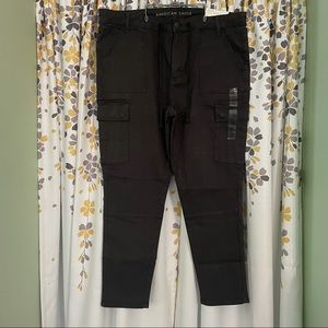 NWT! AEO hi rise cargo jegging size 20 short